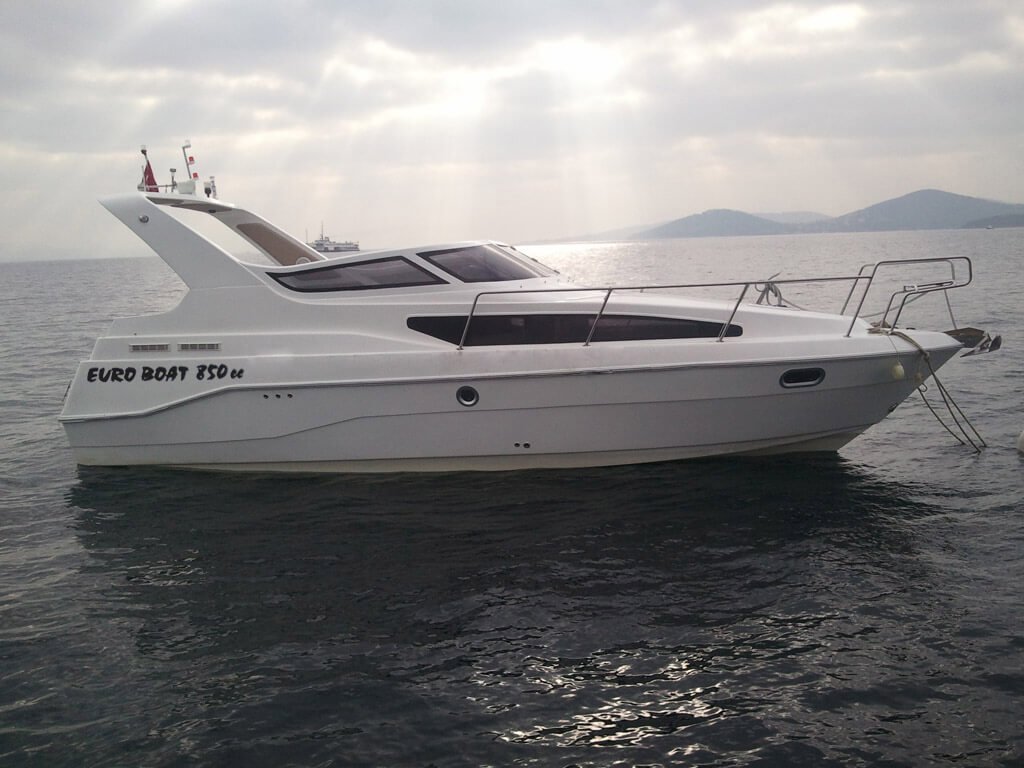 Euro Boat 850CC Cabin Cruiser, Konaklamalı Seyir Düzeniyle Yat Dergisi’nde